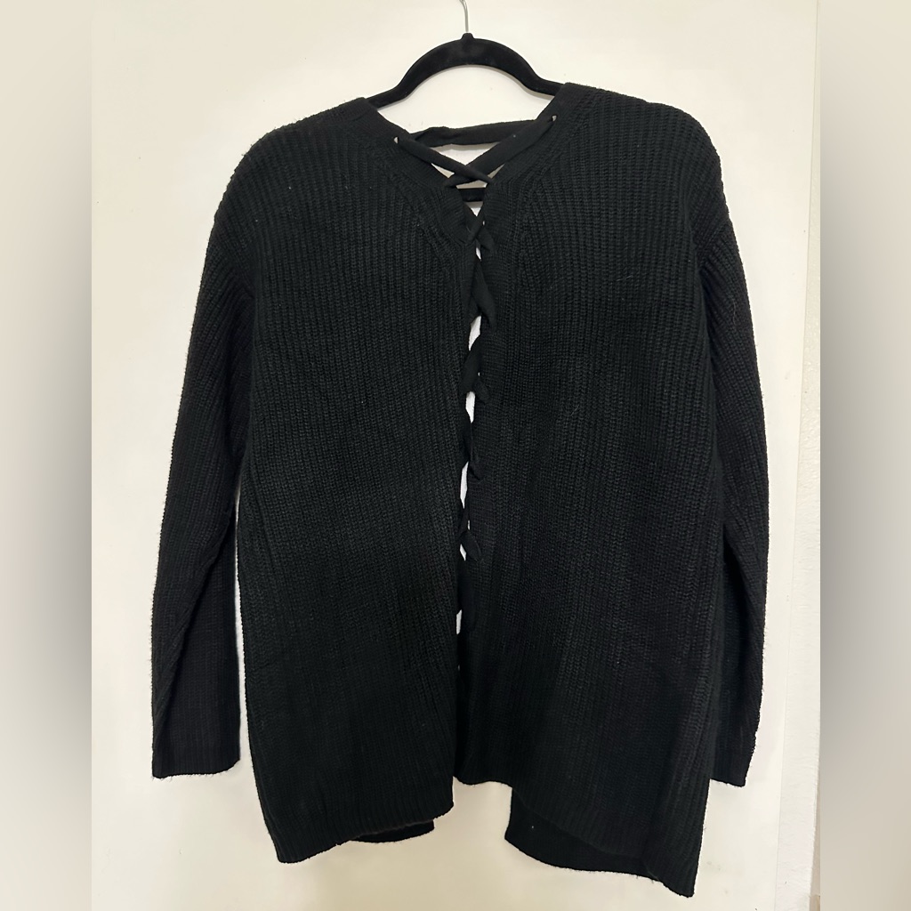 Black Sweater. Size Xl.